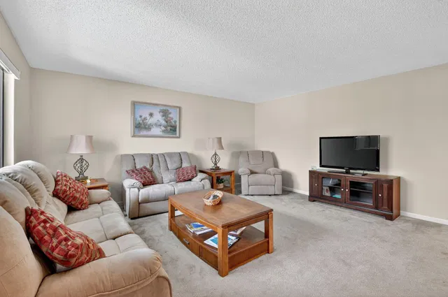 Unit 136 photo 5