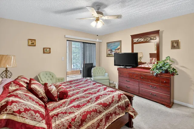 Unit 136 photo 16