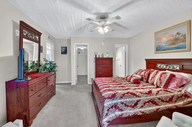 Unit 136 photo 17