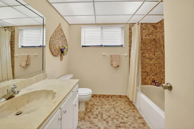 Unit 136 photo 19
