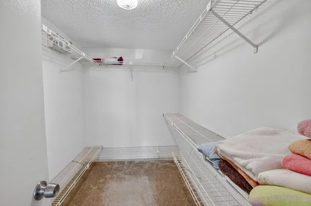 Unit 136 photo 28