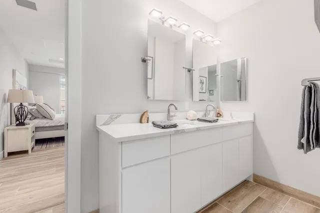  Unit 410 photo 18