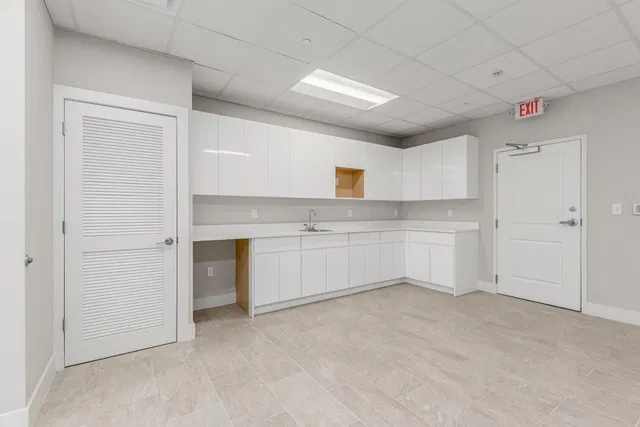 Unit 210 photo 4