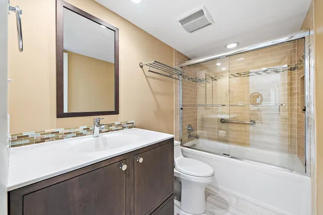 Unit 707 photo 17