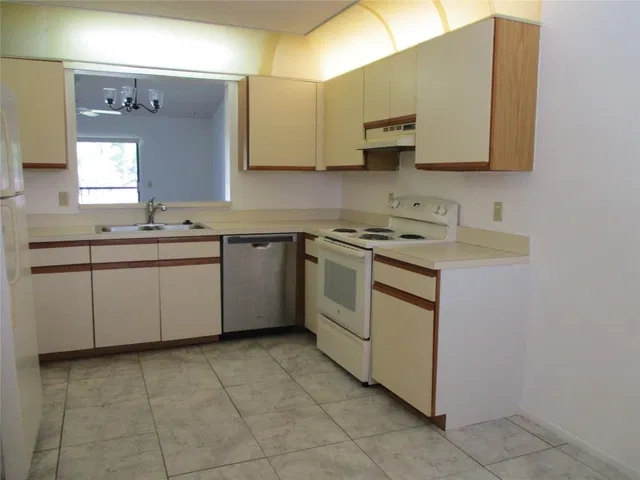  Unit 406 photo 4