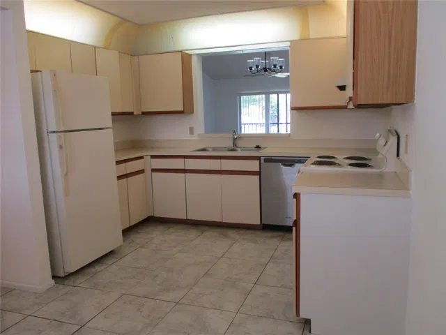  Unit 406 photo 5