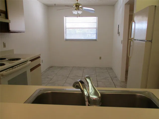 Unit 406 photo 7
