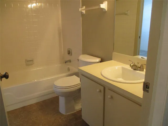 Unit 406 photo 12