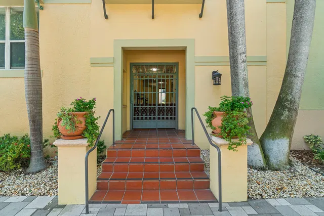 Courtyards in Cityplace Unit 123 photo 2