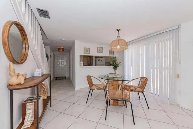 Unit F306 photo 18