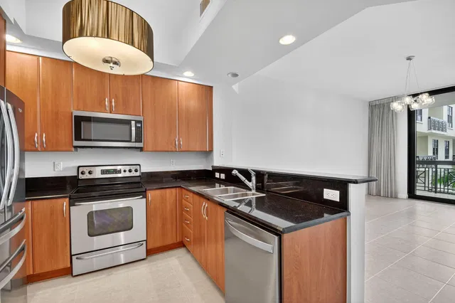 One City Plaza Unit 1022 photo 2