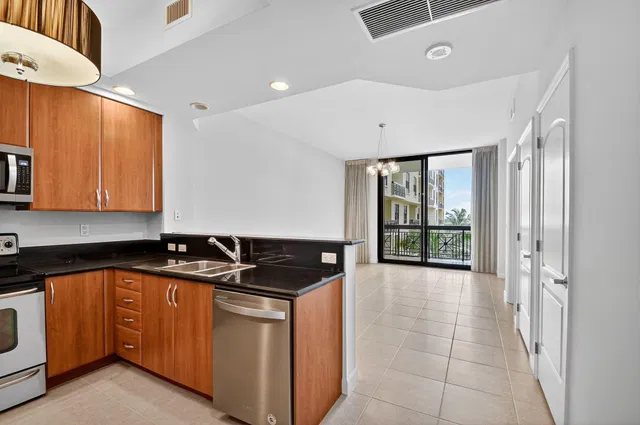 One City Plaza Unit 1022 photo 8