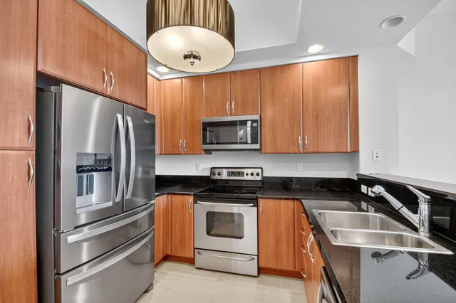 One City Plaza Unit 1022 photo 9
