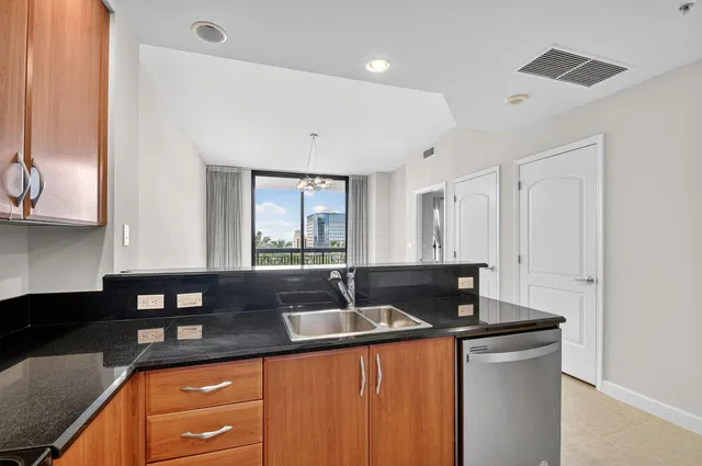 One City Plaza Unit 1022 photo 10