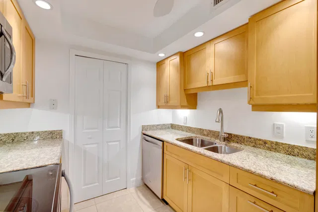 Tiara Singer Island Unit 22 G photo 11