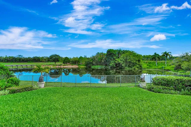 Admirals Cove Residence photo 13