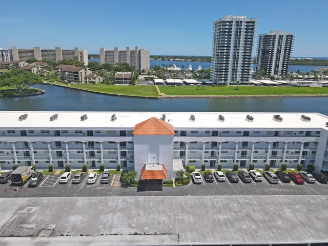 Unit 403 photo 2
