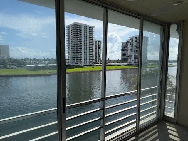 Unit 403 photo 5
