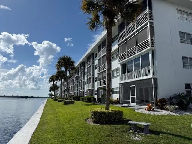 Unit 403 photo 24