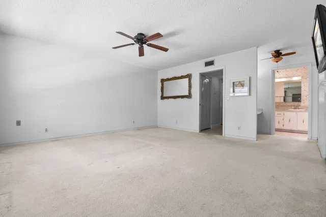  Unit C photo 16