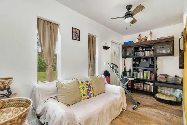 Residence photo 30