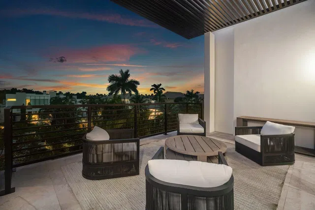 Palm Trail Delray Beach Residence photo 32