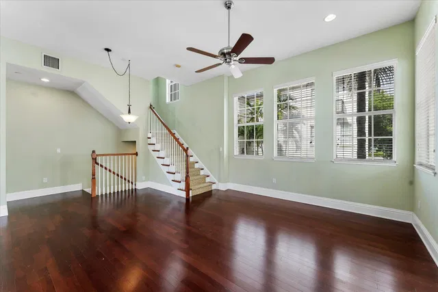 Hamilton Place Unit J photo 5