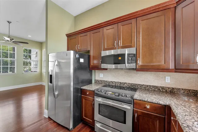 Hamilton Place Unit J photo 9