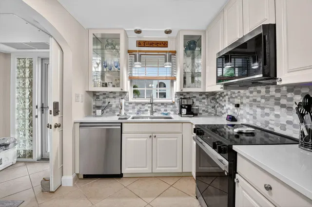 Unit 2-203 photo 3