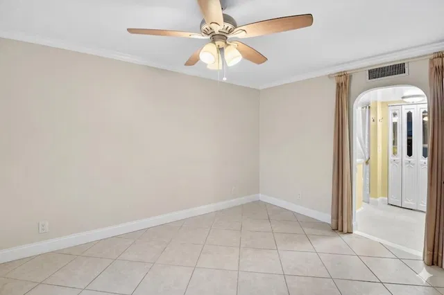 Unit 2-203 photo 29