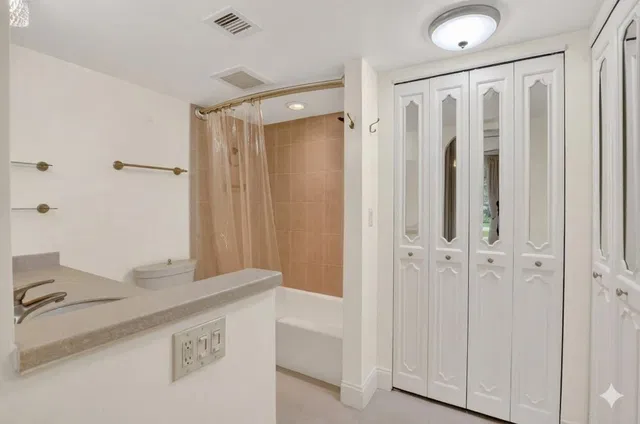 Unit 2-203 photo 31