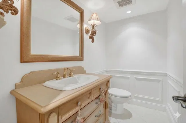 Unit 2-203 photo 37
