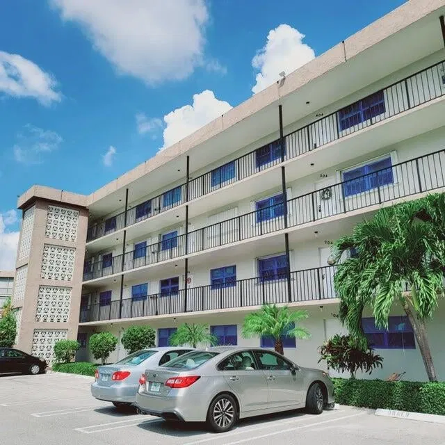 Unit 401 photo 11