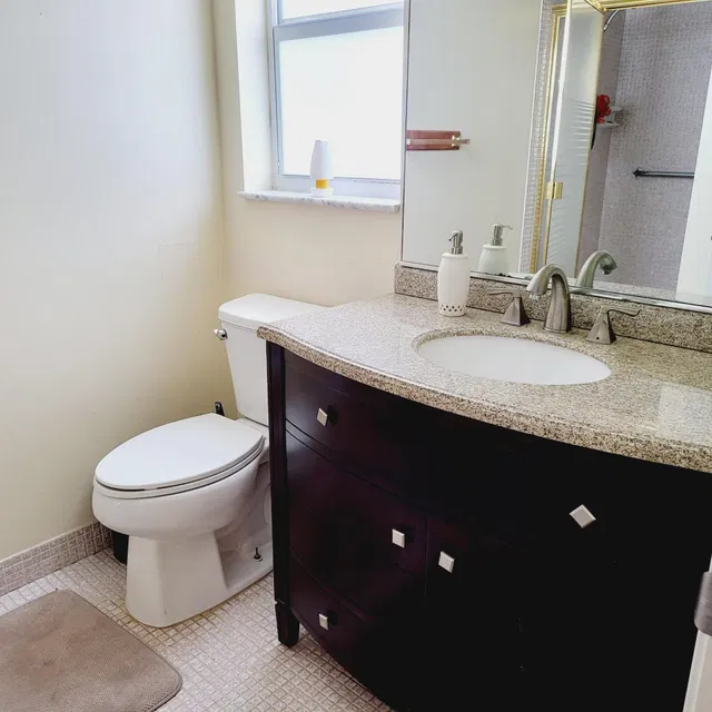 Unit 200 photo 10