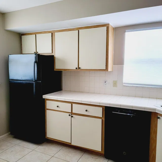 Unit 200 photo 11