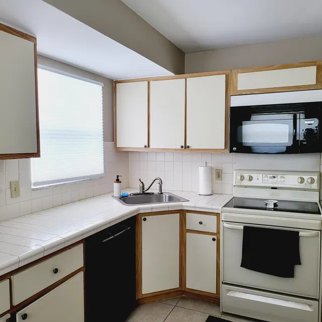 Unit 200 photo 12