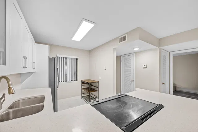 Unit 104 photo 6