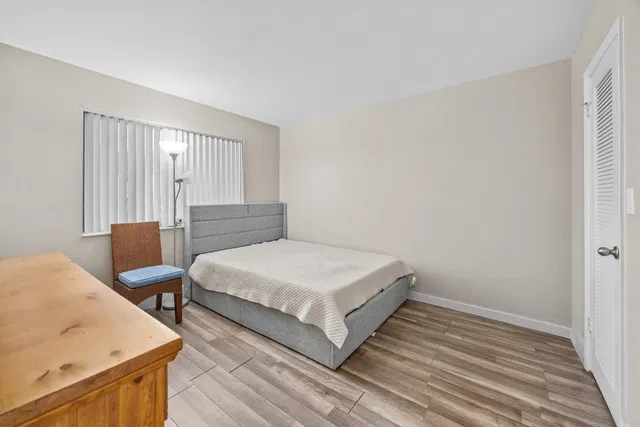 Unit 104 photo 16