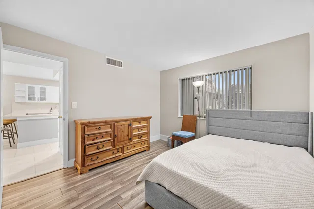 Unit 104 photo 17