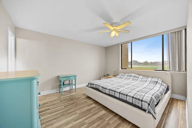 Unit 104 photo 20