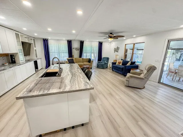 Residence photo 6