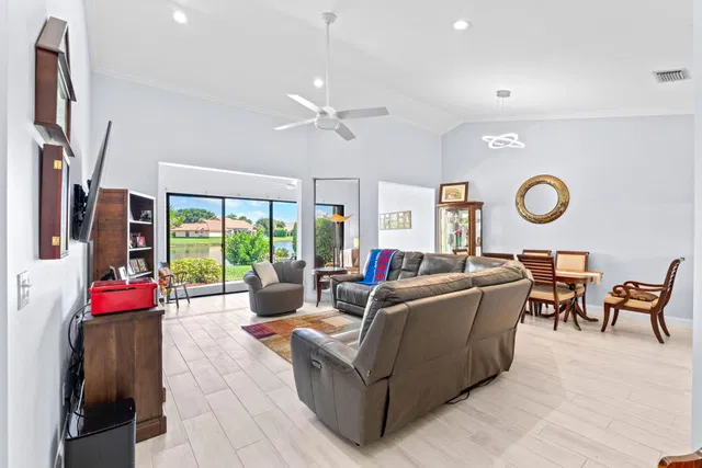 Residence photo 3