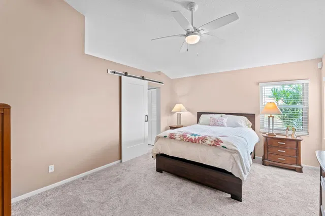 Residence photo 16
