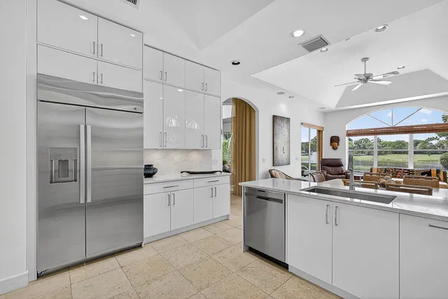 Admirals Cove Residence photo 16