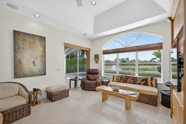 Admirals Cove Residence photo 18