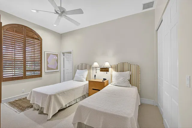 Admirals Cove Residence photo 25
