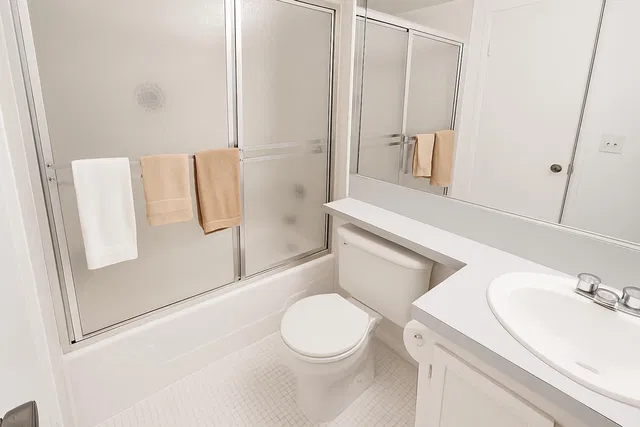 Unit 160 photo 12