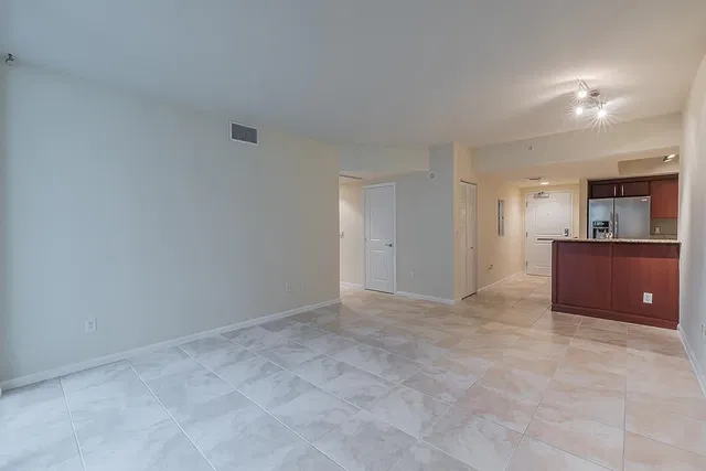 The Metropolitan Unit 302 photo 4