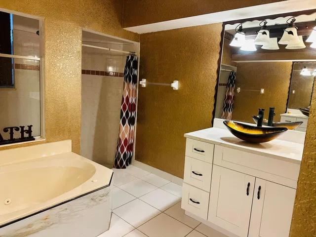 Residence photo 18