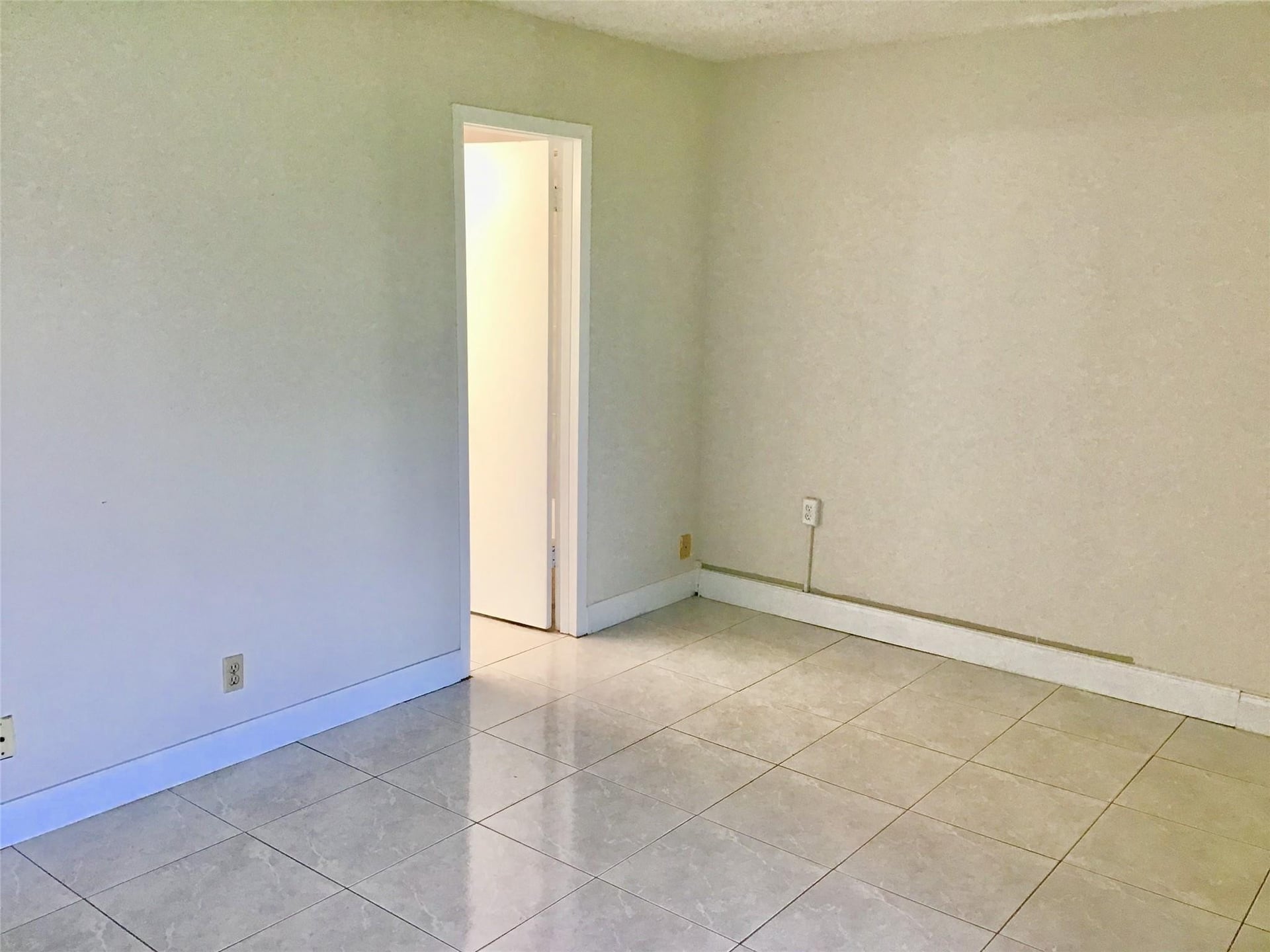 Unit 135 photo 14